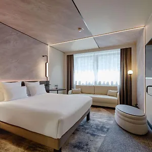 4* Otel Novotel Muenchen Airport - Newly Renovated